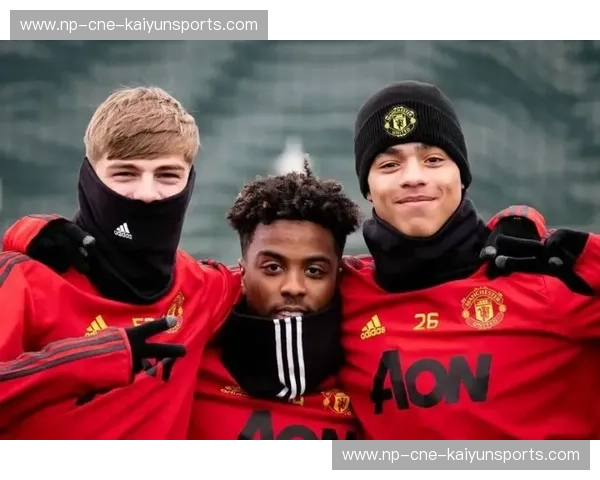 红蓝之巅的宿命交响：巴萨与曼联，那段被时光酿成酒的终极对决